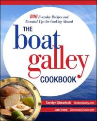 The Boat Galley Cookbook: 800 Everyday Recipes and Essential Tips for Cooking Aboard av Carolyn Shearlock